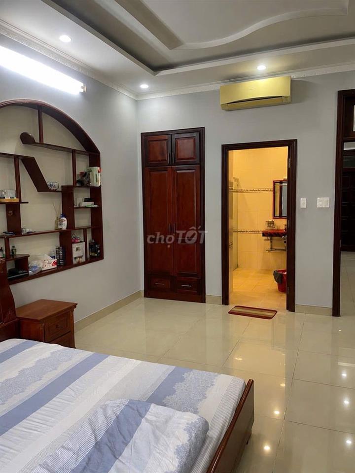 Biệt thư trung tân sát sân bay Tân Sơn Nhất 