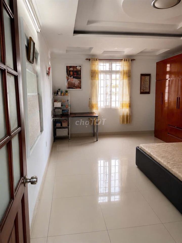 Biệt thư trung tân sát sân bay Tân Sơn Nhất 