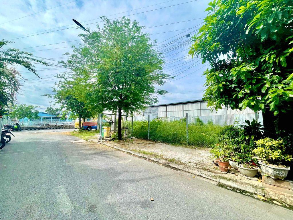 Lô góc mặt tiền Thạnh Lộc 15