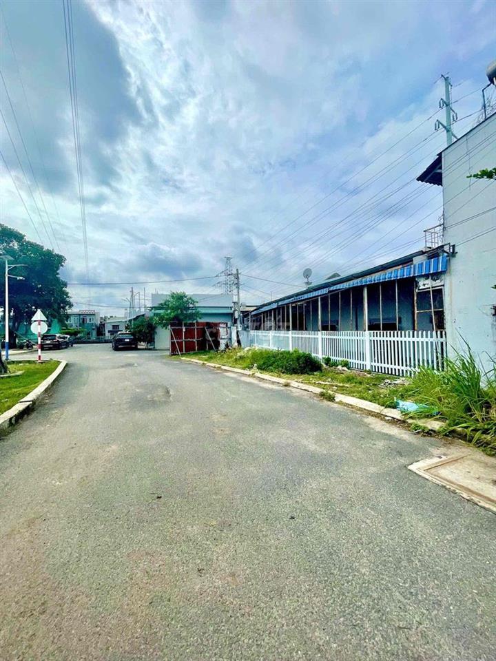 Đất khu phân lô có công viên Tô Ngọc Vân
