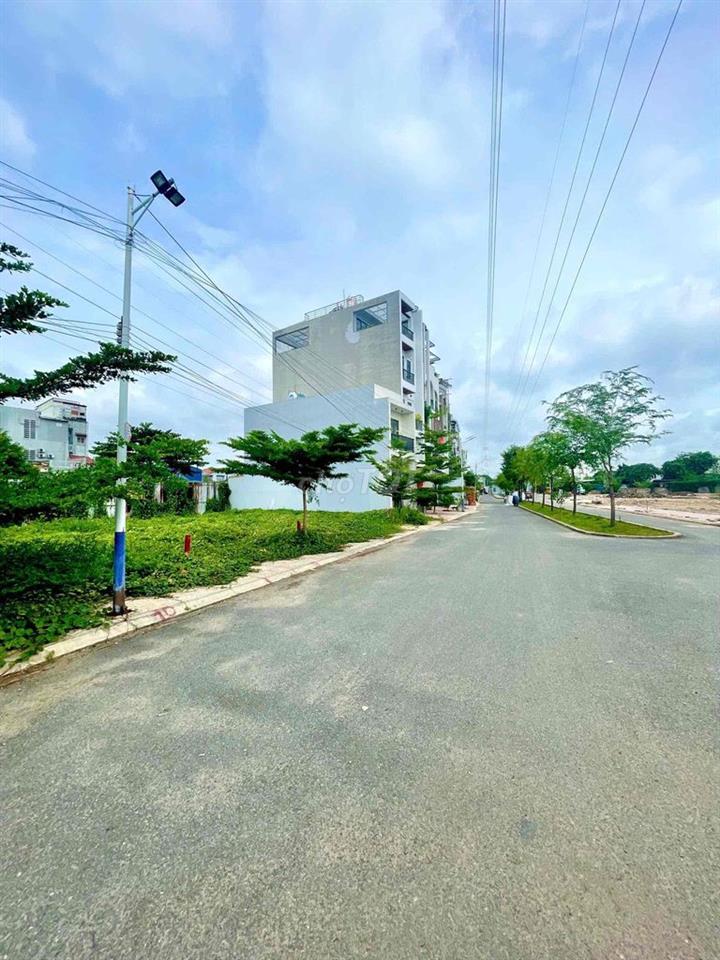 Đất khu phân lô có công viên Tô Ngọc Vân