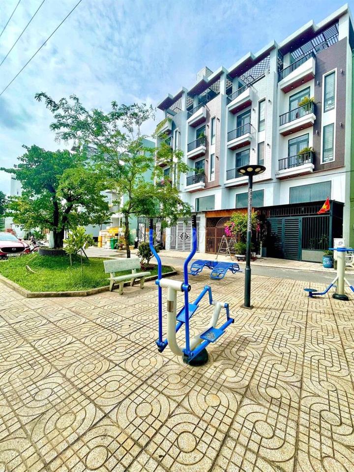 Đất khu phân lô có công viên Tô Ngọc Vân