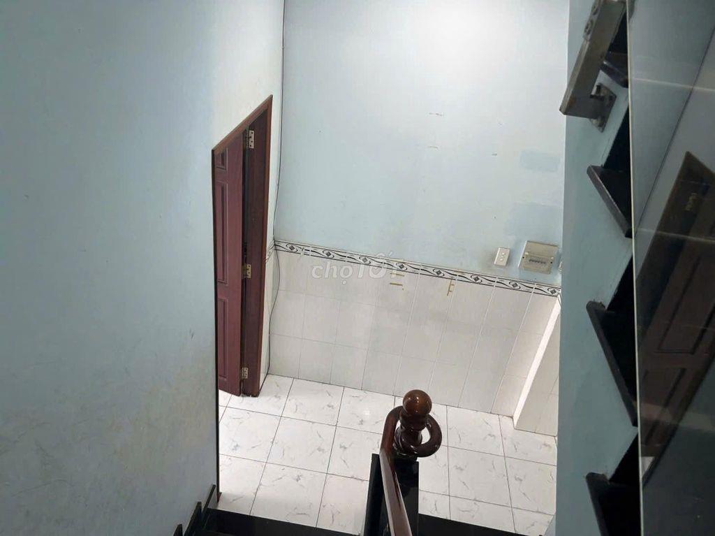 CHO THUÊ NHÀ ĐẸP 3 LẦU HẺM RỘNG 6M LÂM THỊ HỐ PHƯỜNG TCH QUẬN 12