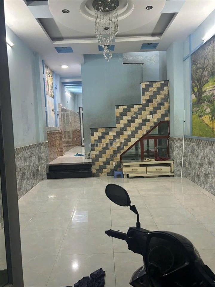 CHO THUÊ NHÀ ĐẸP 3 LẦU HẺM RỘNG 6M LÂM THỊ HỐ PHƯỜNG TCH QUẬN 12
