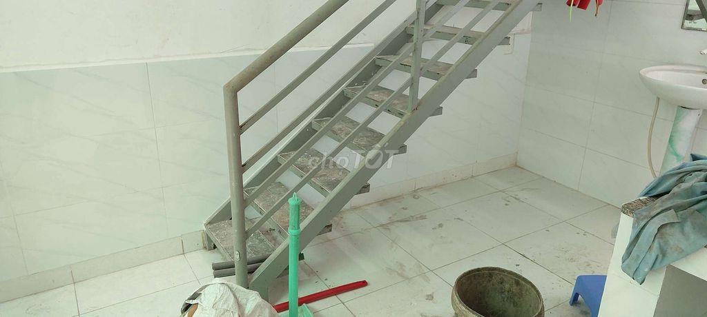 Cần tiền xoay sở bán gấp nhà nhỏ trung tâm Q12