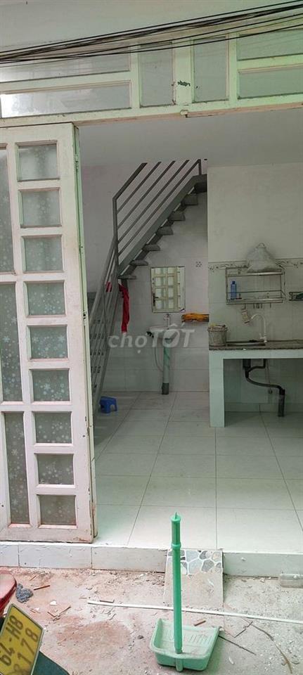 Cần tiền xoay sở bán gấp nhà nhỏ trung tâm Q12