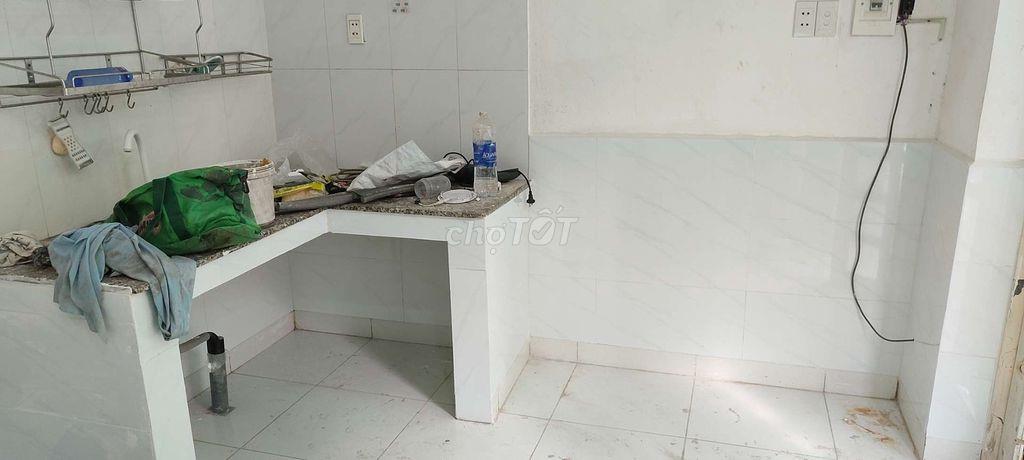 Cần tiền xoay sở bán gấp nhà nhỏ trung tâm Q12