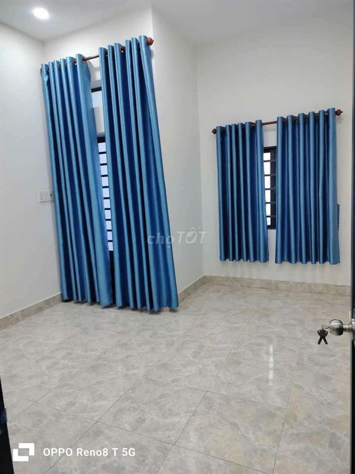 cần bán nhà tx13 ngay chung cư đông đúc 