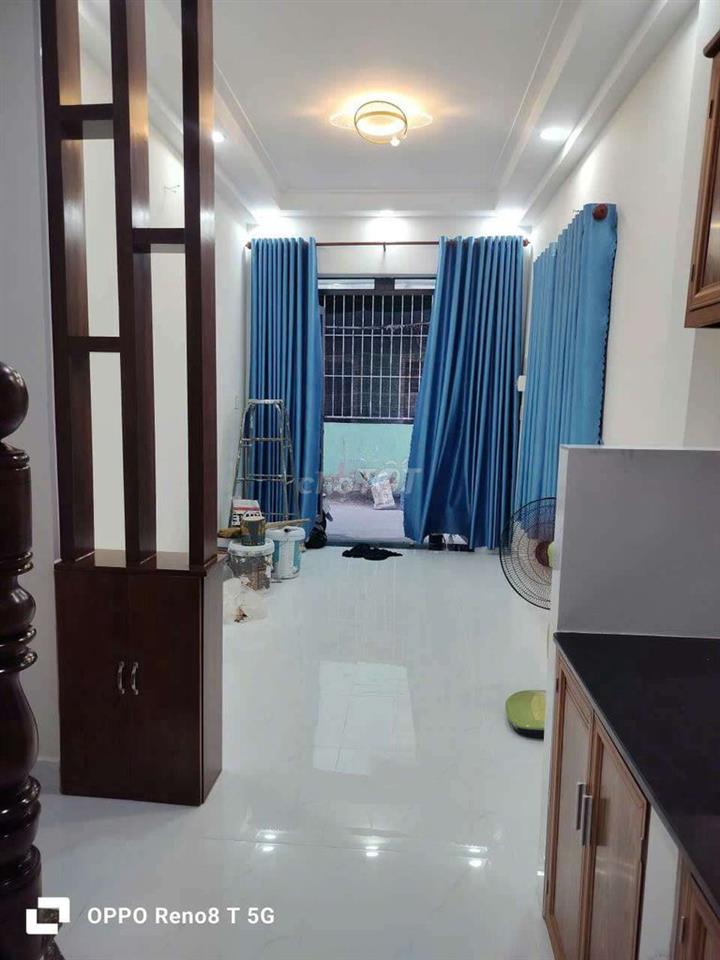 cần bán nhà tx13 ngay chung cư đông đúc 