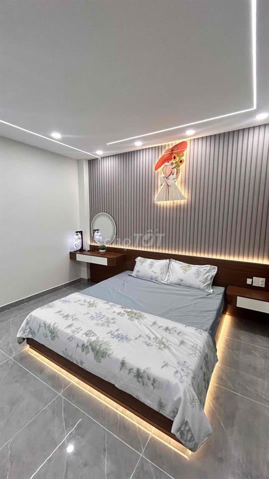 hơn 7 đồng có căn mặ tiền-vừa ở vừa kdbuon bán-dg 8m thông.quận 12