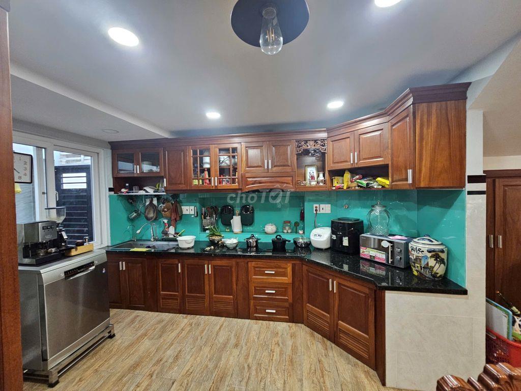 Nhà ở 2mặt tiền