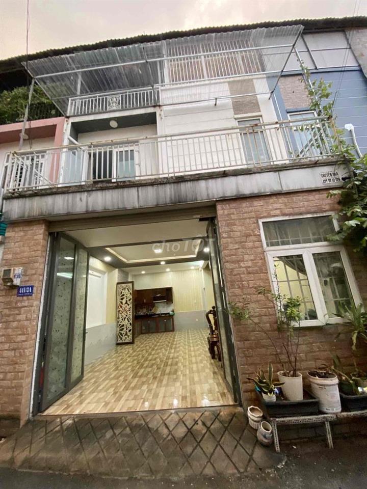 Nhà hẻm xe hơi