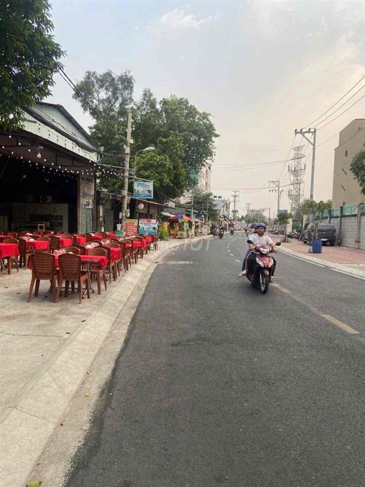 Chinh chu Bán gấp nhà sát công viên phần mềm quang trung,