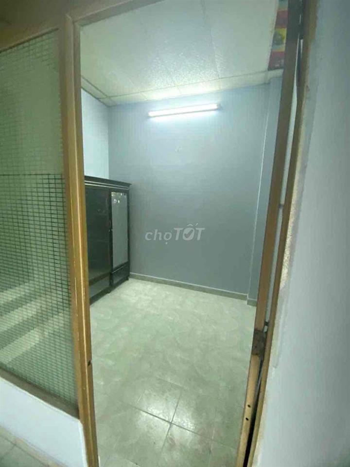 Nhà hẻm xe hơi vào tới sân quận 12