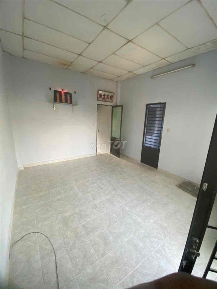 Nhà hẻm xe hơi vào tới sân quận 12