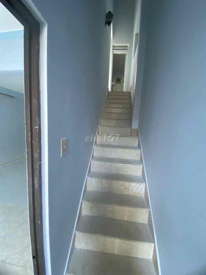 Nhà hẻm xe hơi vào tới sân quận 12