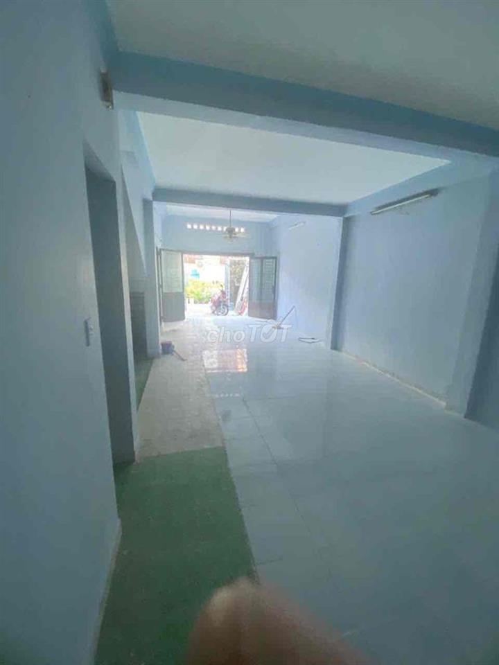 Nhà hẻm xe hơi vào tới sân quận 12