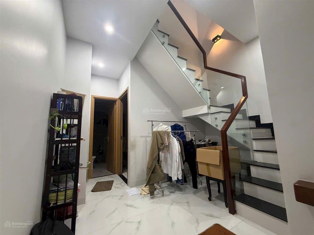 Bán căn nhà 1 trệt 2 lầu đường man thiện giá 6,1 tỷ