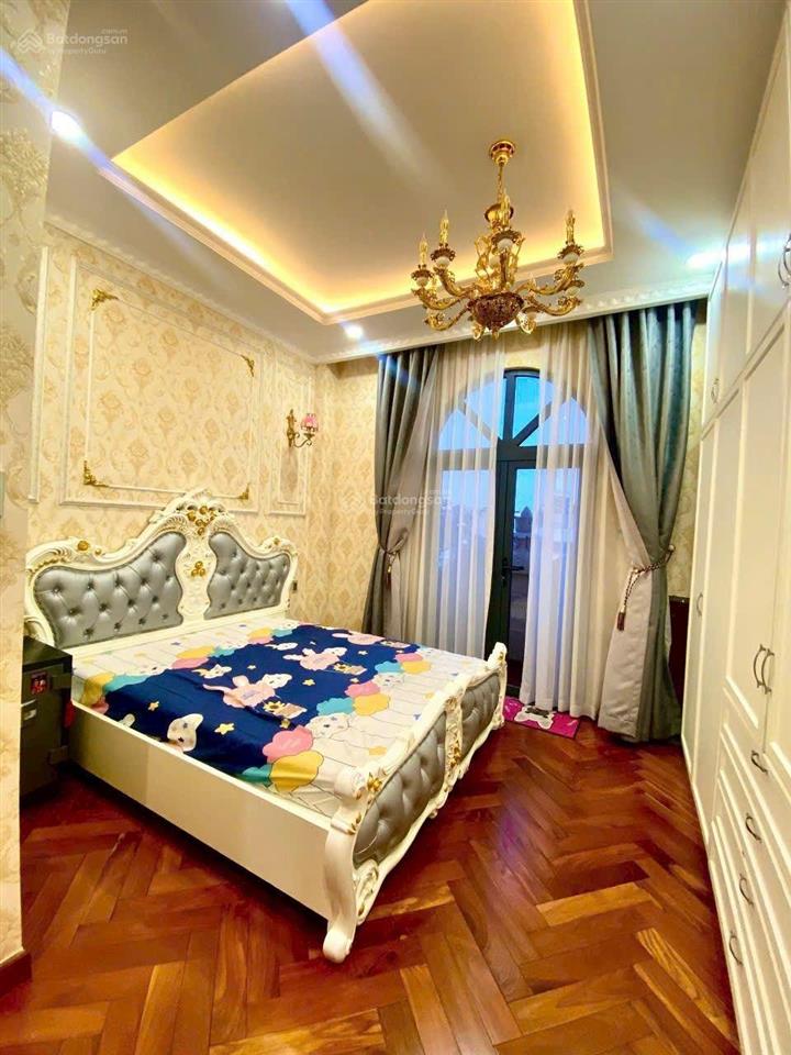 Bán nhà 1 trệt 3 lầu đường lê văn việt giá 8 tỷ 4