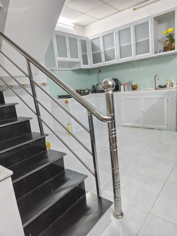 Bán nhà 1 trệt 1 lầu đường 106, man thiện giá 3,3 tỷ