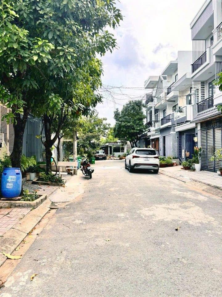 Bán lô đất 67,7 m2 hẻm 671 lê văn việt giá 4,5 tỷ
