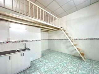 Căn phòng gác lửng, nội thất cơ bản gần cầu chữ y