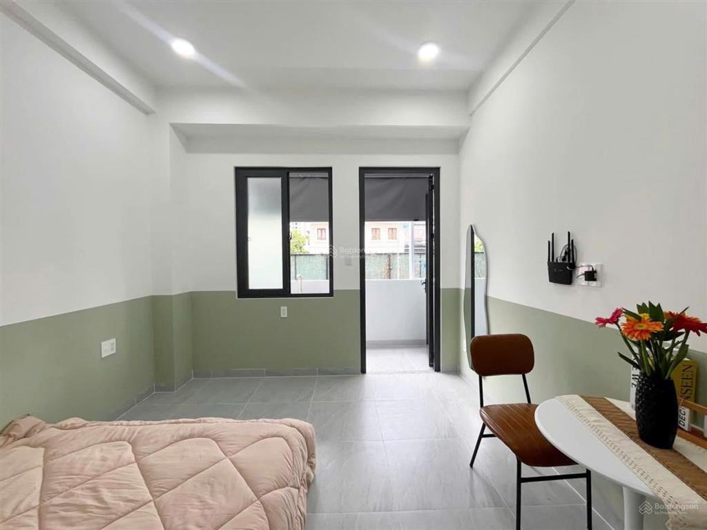 Studio có ban công free 2 xe tại quận 2