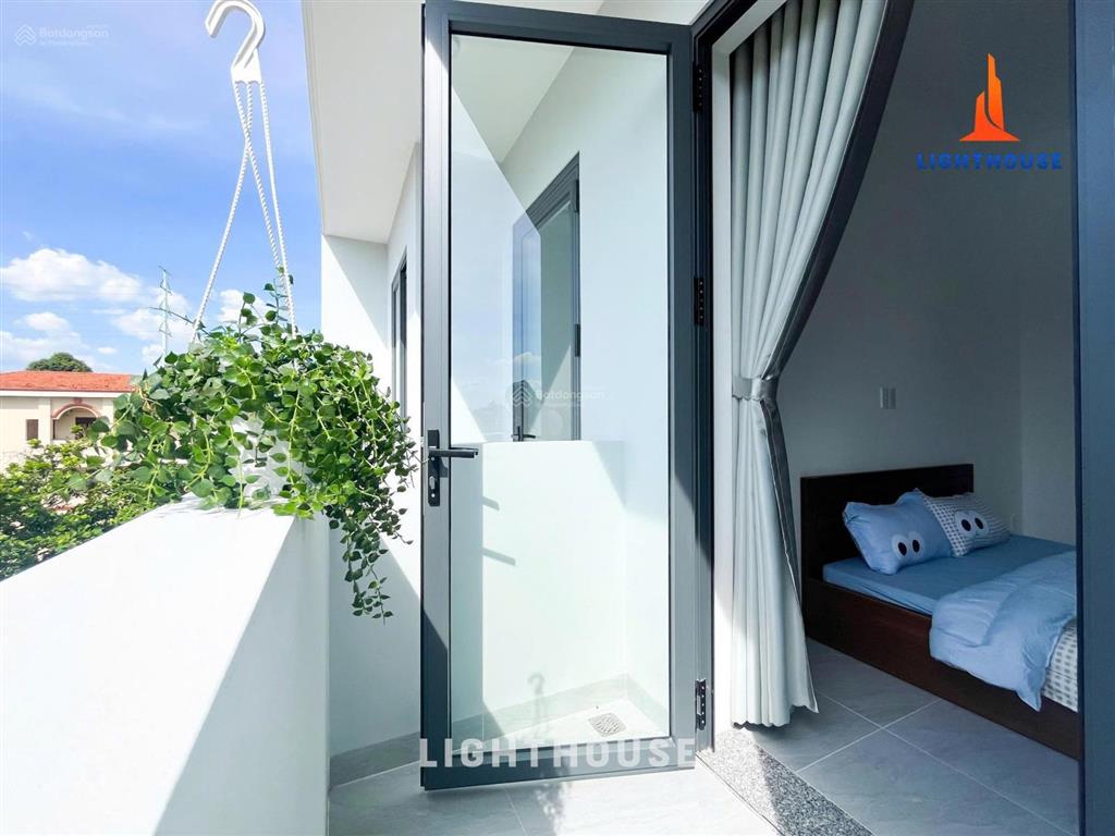 Căn studio ban công siêu thoáng full nội thất trung tâm quận 2