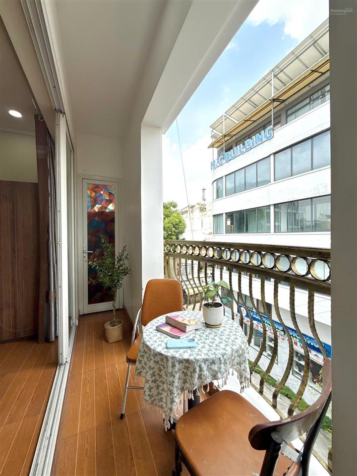 Studio ngay cộng hòa  đường c18 ban công riêng, không gian thoáng