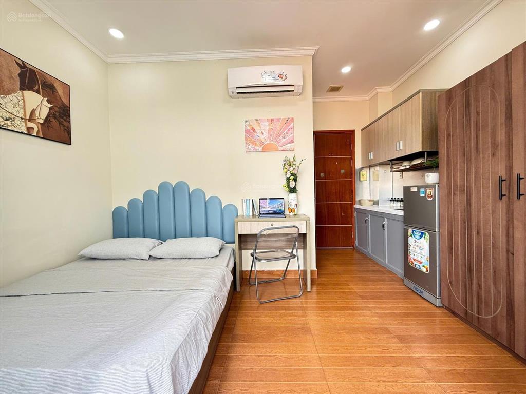 Studio ngay cộng hòa  đường c18 ban công riêng, không gian thoáng