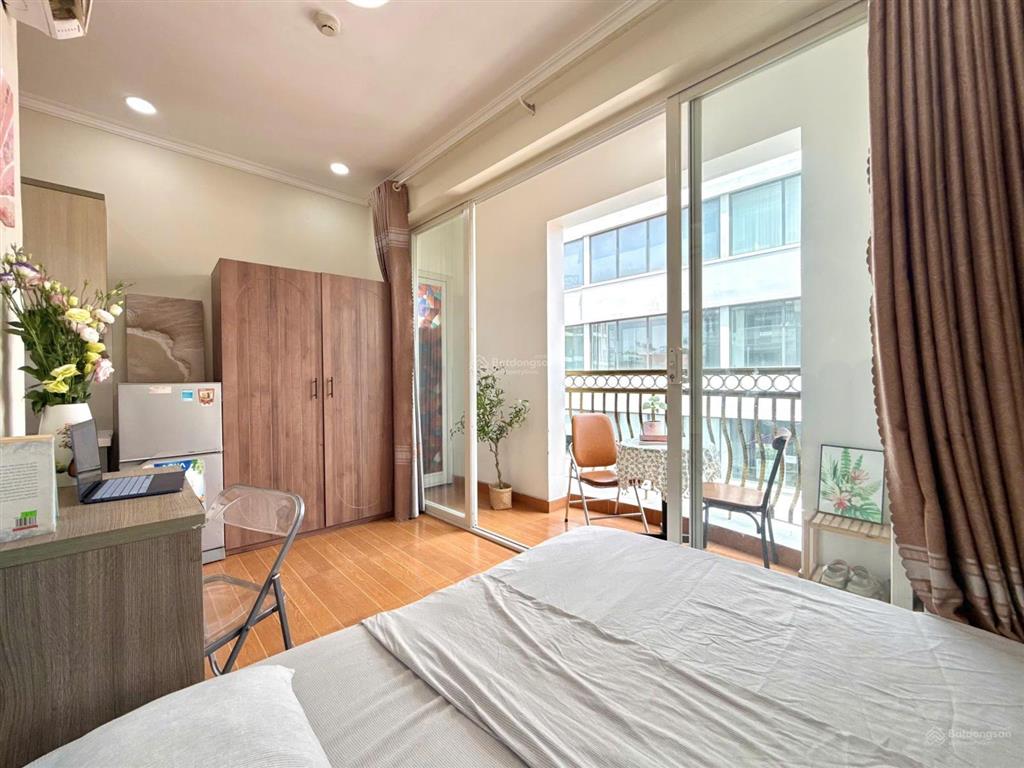 Studio ngay cộng hòa  đường c18 ban công riêng, không gian thoáng