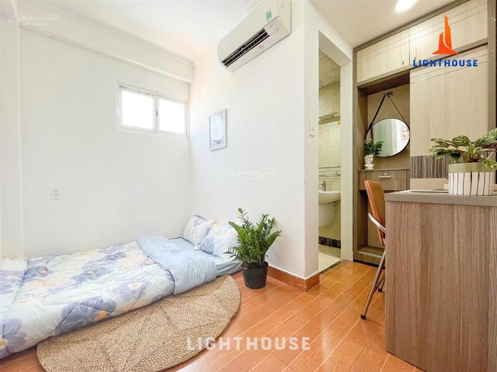 Studio ngay cộng hòa  đường c18 ban công riêng, không gian thoáng