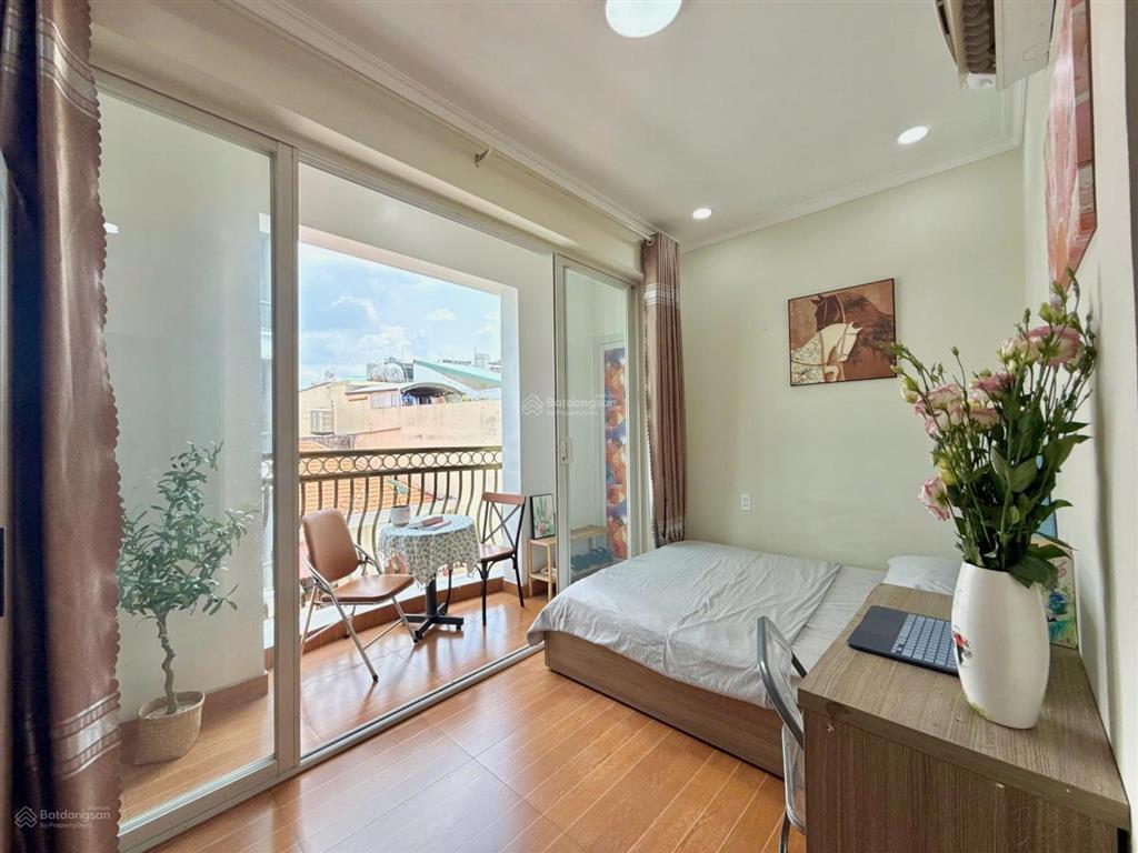 Studio ngay cộng hòa  đường c18 ban công riêng, không gian thoáng