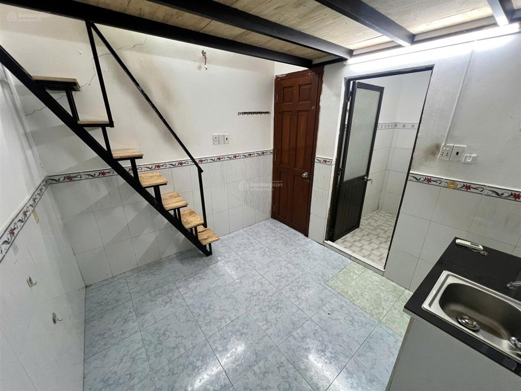 Phòng chính chủ nội thất cơ bản sát cầu chữ y, quận 8