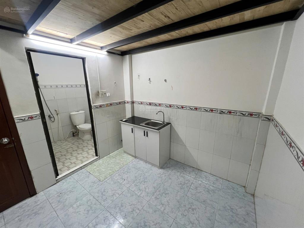 Phòng chính chủ nội thất cơ bản sát cầu chữ y, quận 8