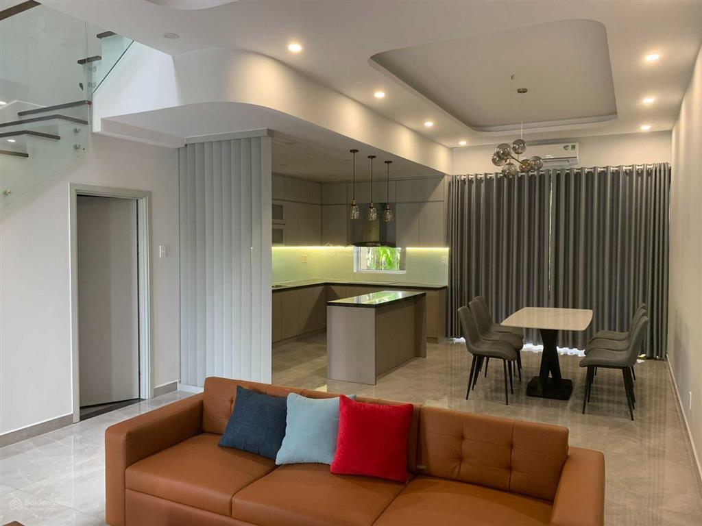 Chính chủ cho thuê nhà phố compound palm residence quận 2, dt 6x17m, 1 trệt 2 lầu, 4pn, giá 40tr