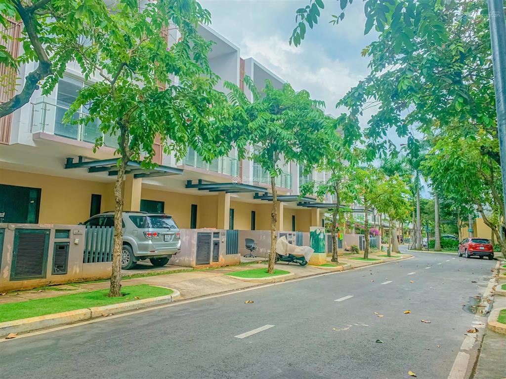 Chính chủ cho thuê nhà phố compound palm residence quận 2, dt 6x17m, 1 trệt 2 lầu, 4pn, giá 40tr
