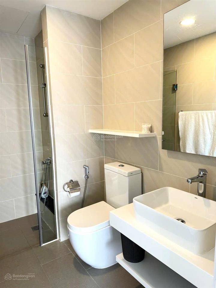 Kẹt tiền bán gấp ch palm heights, 2pn80m2, tầng 8, view sông hồ bơi, sẵn có hđ thuê. 0937 163 ***