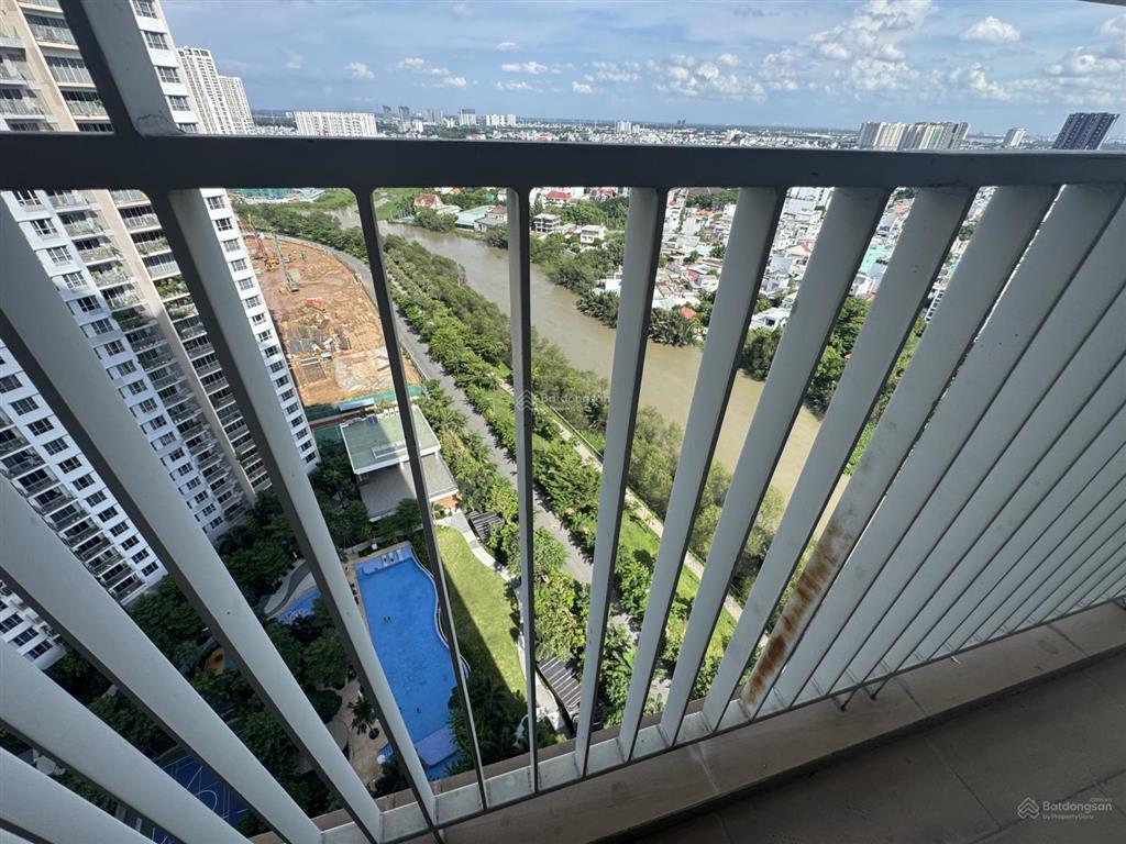 Cần bán gấp ch palm heights 121m2 tầng 19, view sông hồ bơi giá chỉ 10750 000 ***.  0937 163 ***