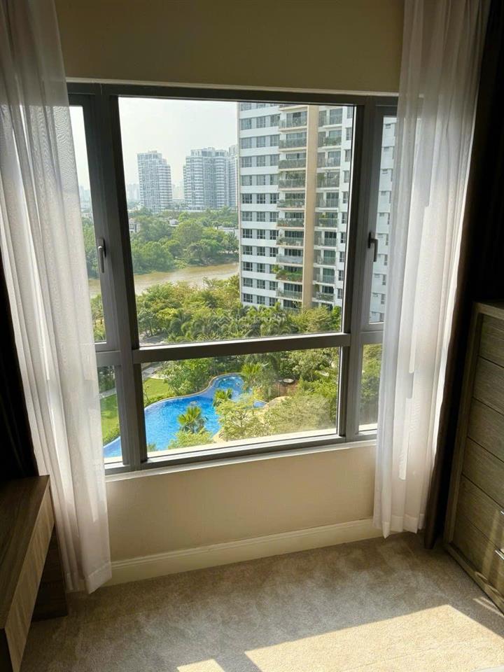 Kẹt tiền bán gấp ch palm heights, 2pn80m2, tầng 8, view sông hồ bơi, sẵn có hđ thuê.  0937 163 ***