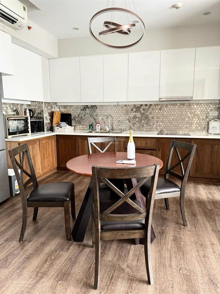 Kẹt tiền bán gấp ch palm heights, 2pn80m2, tầng 8, view sông hồ bơi, sẵn có hđ thuê.  0937 163 ***