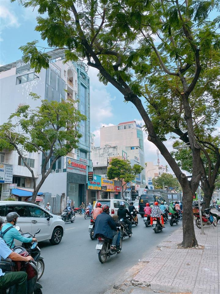 Bán mặt tiền đào duy từ đối diện đại học kinh tế ( dt 4x28m  111m2  3 lầu thang máy) quận 10