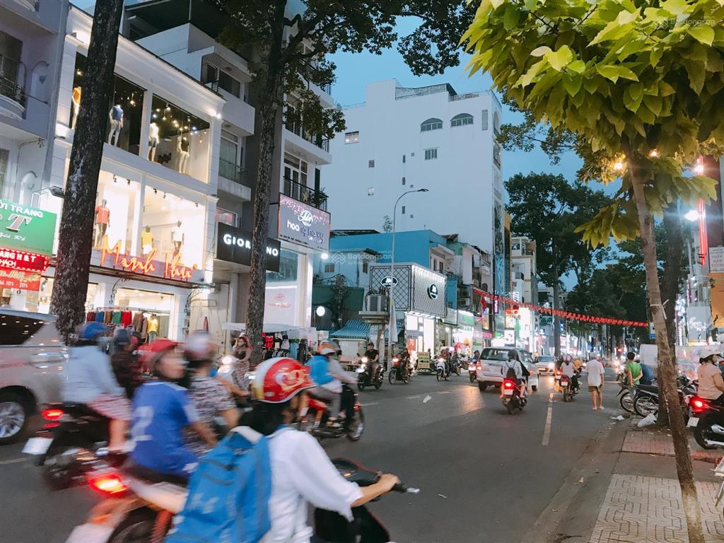 Bán mặt tiền nguyễn tri phương ngay chè ý phương (dt 3,8x16m, 3 lầu) quận 10  giá 28.8 tỷ