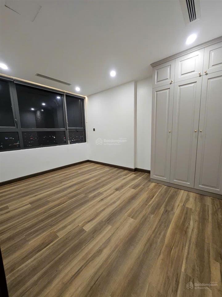 Chính chủ cần bán căn hộ cao cấp the everich 101 m2, 3pn giá 14,8 tỷ lầu cao  view trọn quận 1