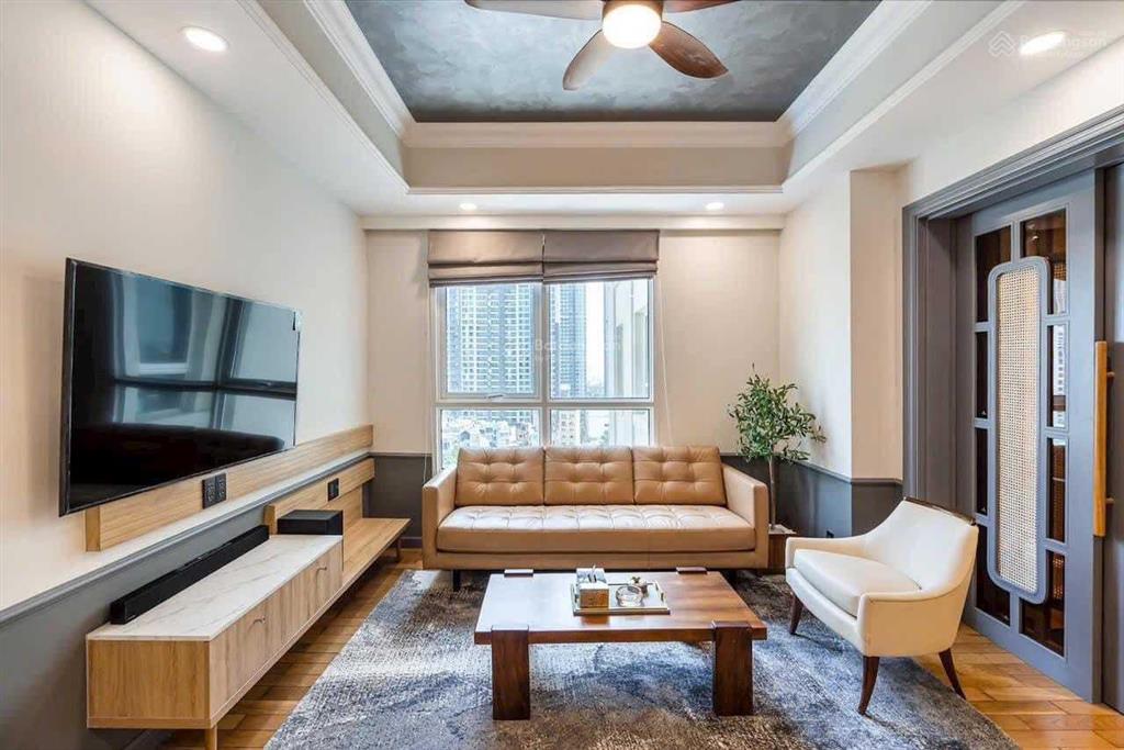 Chính chủ bán ch 3pn giá thật 13,5 tỷ, view đẹp lầu cao, nhà thiết kế sang trọng  pkd 0938 031 ***
