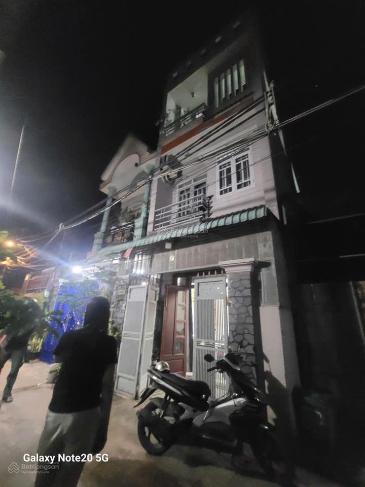 Nhà 4x13m, trần văn mười hóc môn, 1 trệt 2 lầu, hẻm ô tô, đường cao không ngập, giá tốt 3.8 tỷ