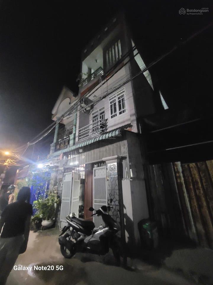 Nhà 4x13m, trần văn mười hóc môn, 1 trệt 2 lầu, hẻm ô tô, đường cao không ngập, giá tốt 3.8 tỷ