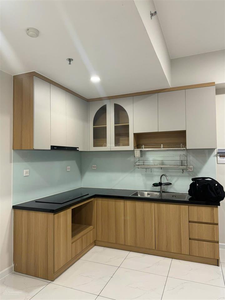 Cho thuê căn 3pn bếp rèm máy lạnh đầu tháng 6 ở