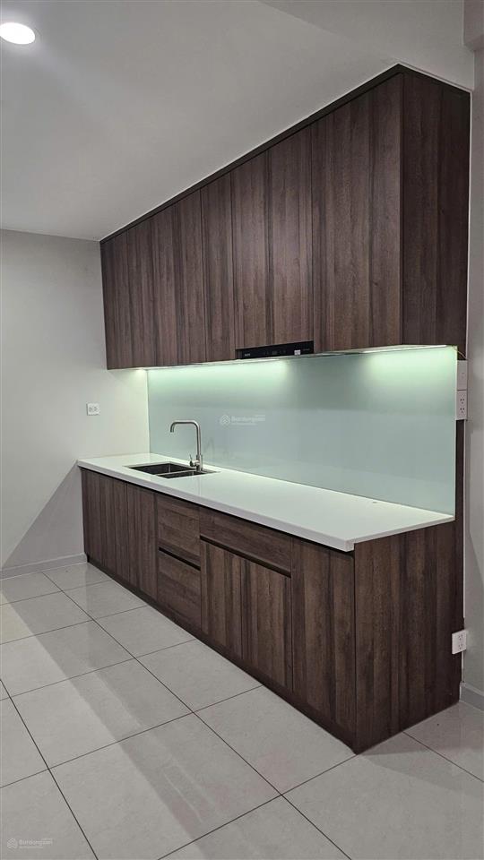 Cần cho thuê căn 2pn, 1wc, bếp, rèm, máy lạnh giá 8tr, ở ngay