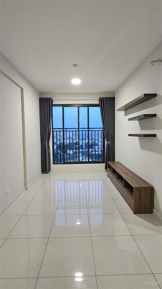 Cần cho thuê căn 2pn, 1wc, bếp, rèm, máy lạnh giá 8tr, ở ngay